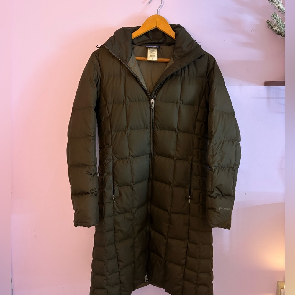 Patagonia- Brown Puffer Coat with Hood.